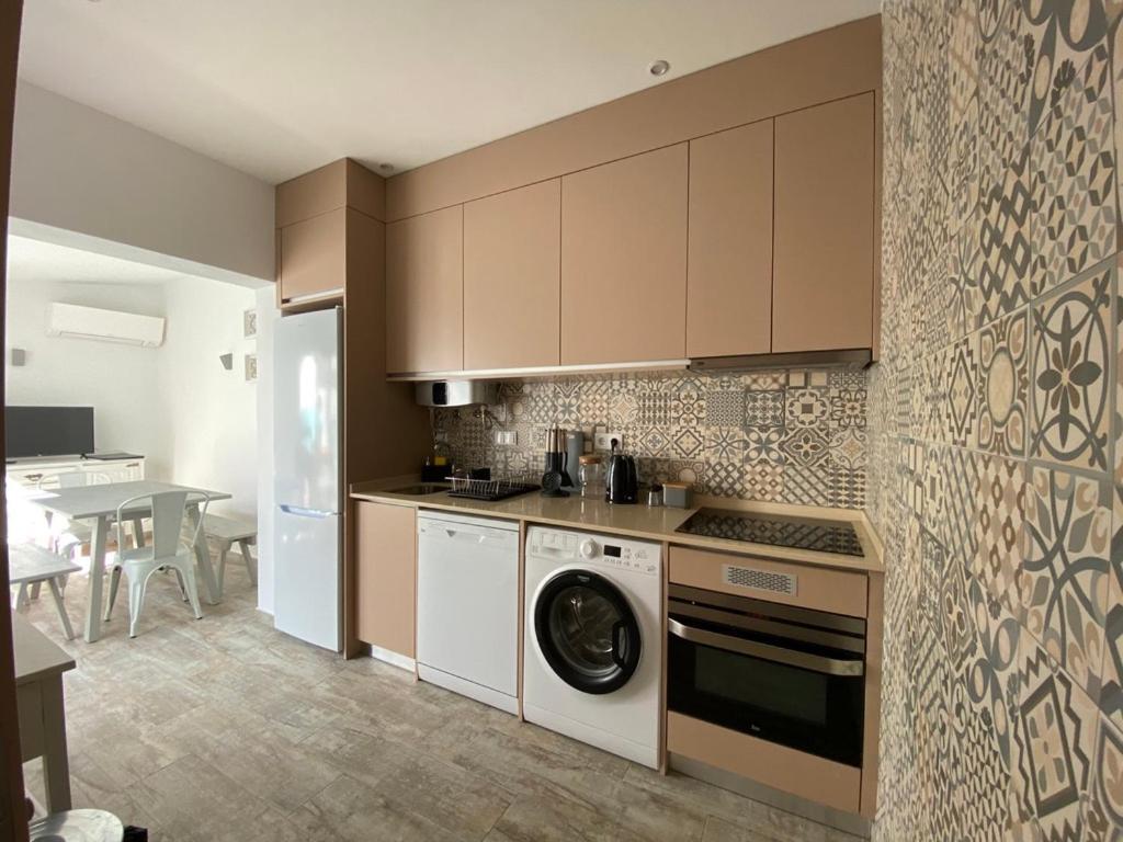 דירות לאגוּ‏ש Friendly House מראה חיצוני תמונה